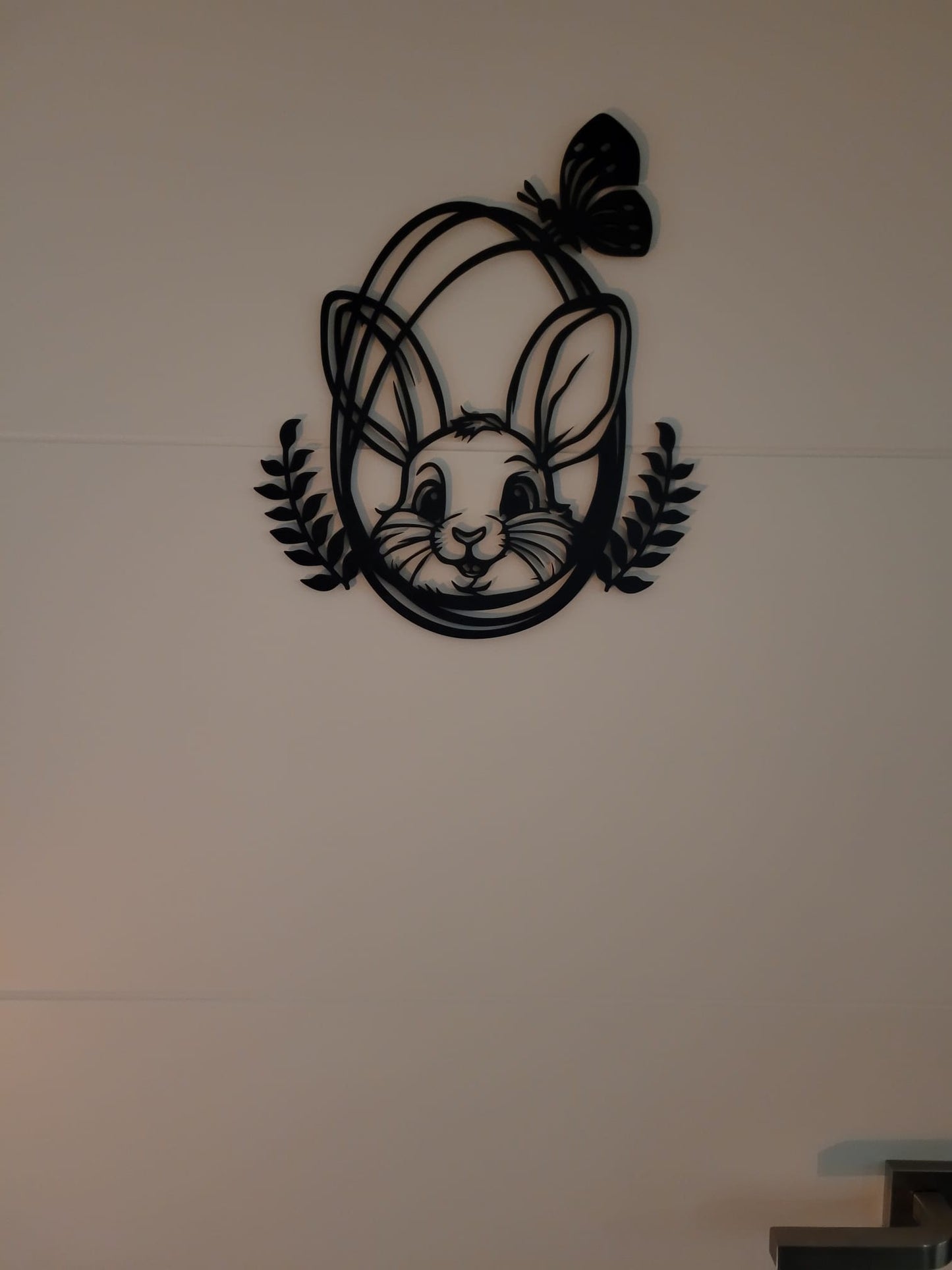 " Happy Bunny - Osterfreude Tür- und Wandschild in Schwarz"