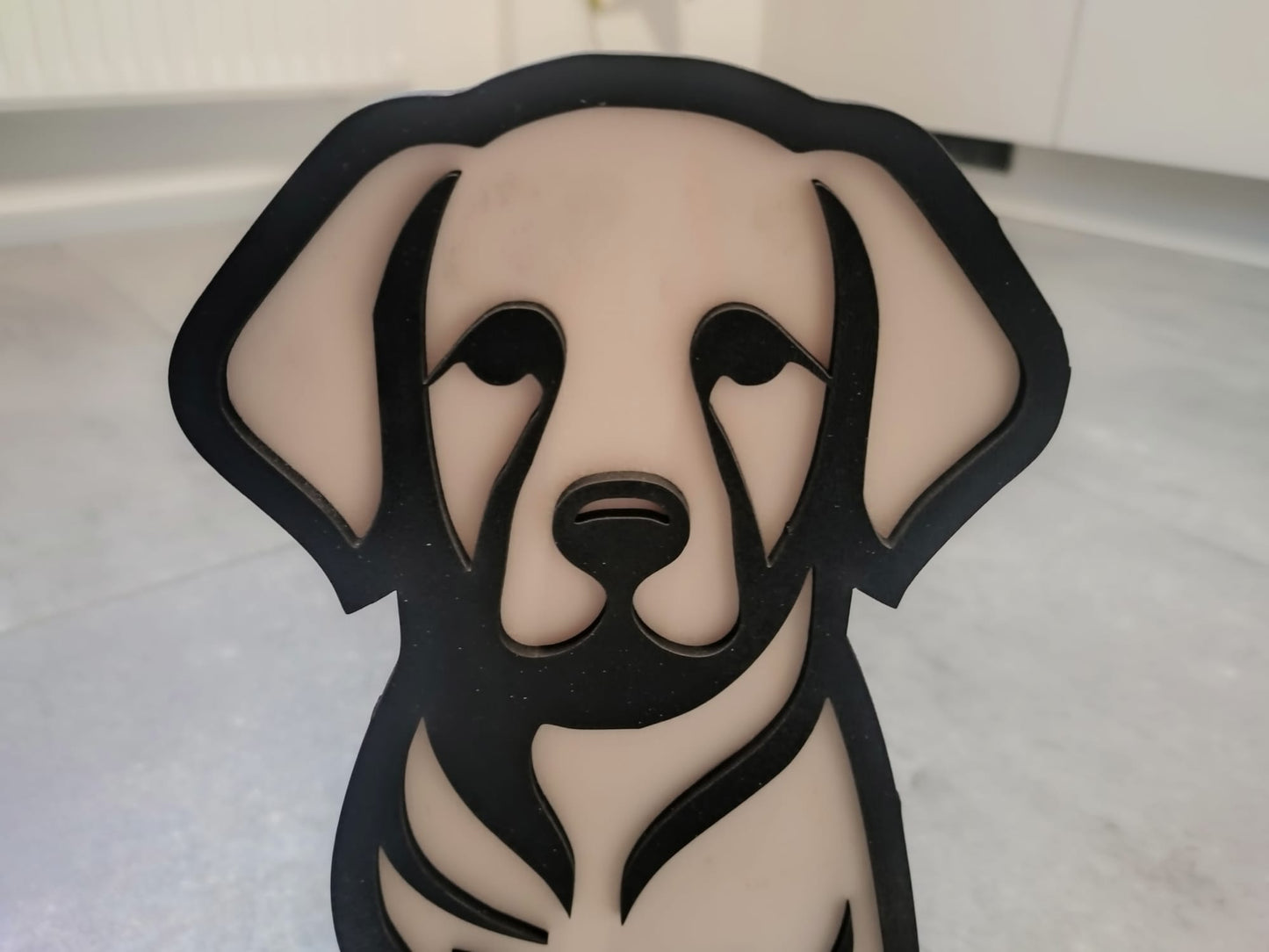 "Pfotenabdruck in Holz"