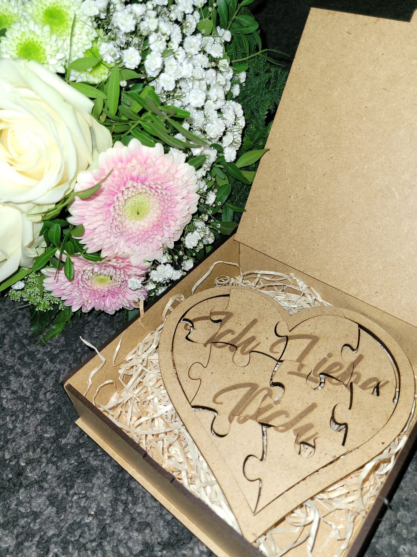 "Personalisiertes Herz-Puzzle in Edler Holzbox" – Liebe im Detail- Valentinsspecial