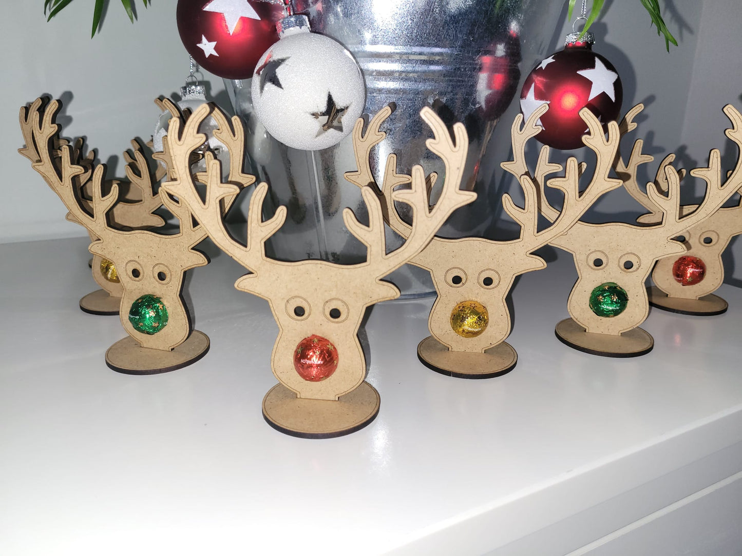 Naschhaftes Rentier – Dekoratives Rentier mit Schokonase (13cm)