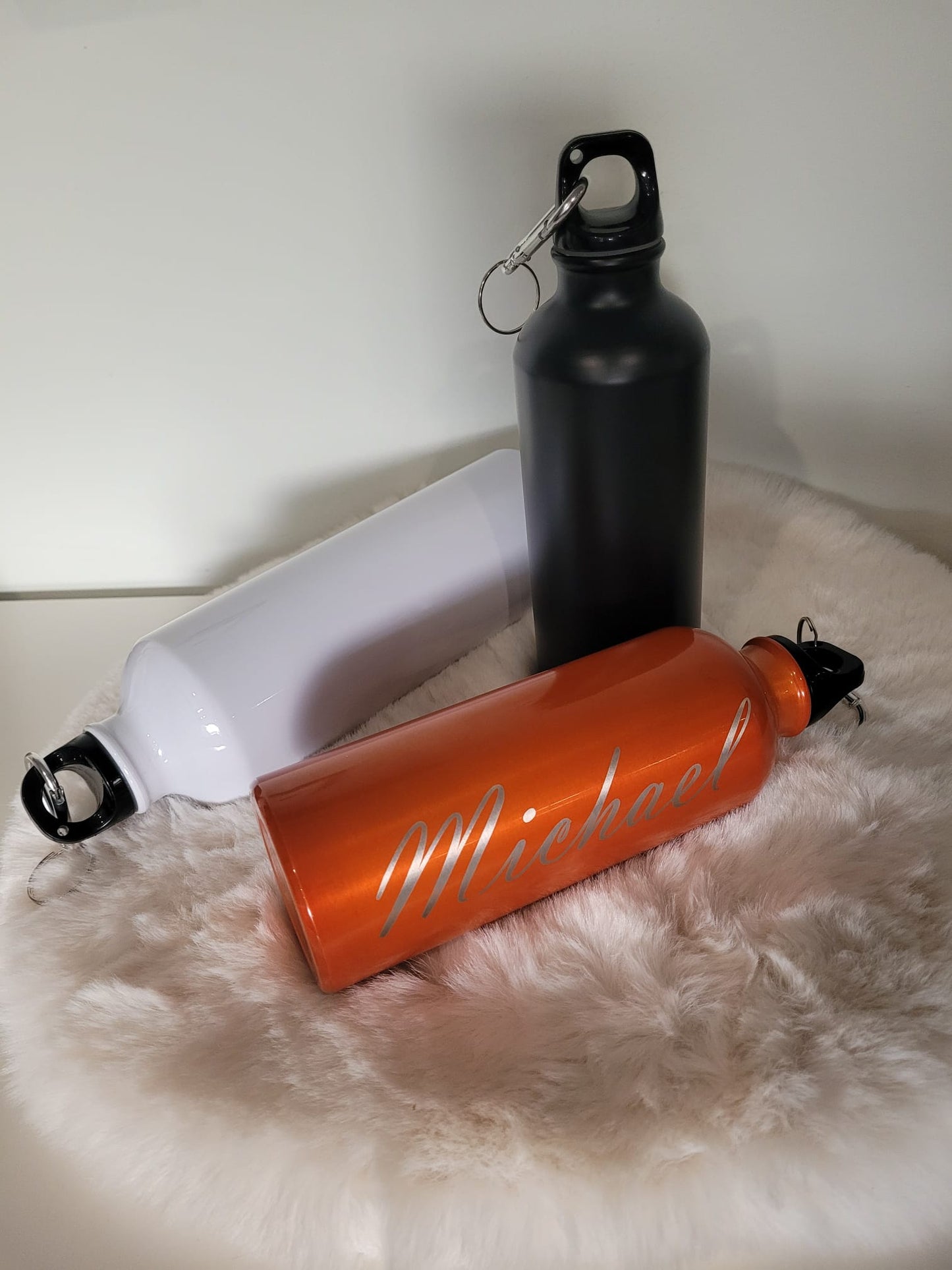 Personalisierbare Aluminium-Trinkflasche (500ml) mit Karabiner