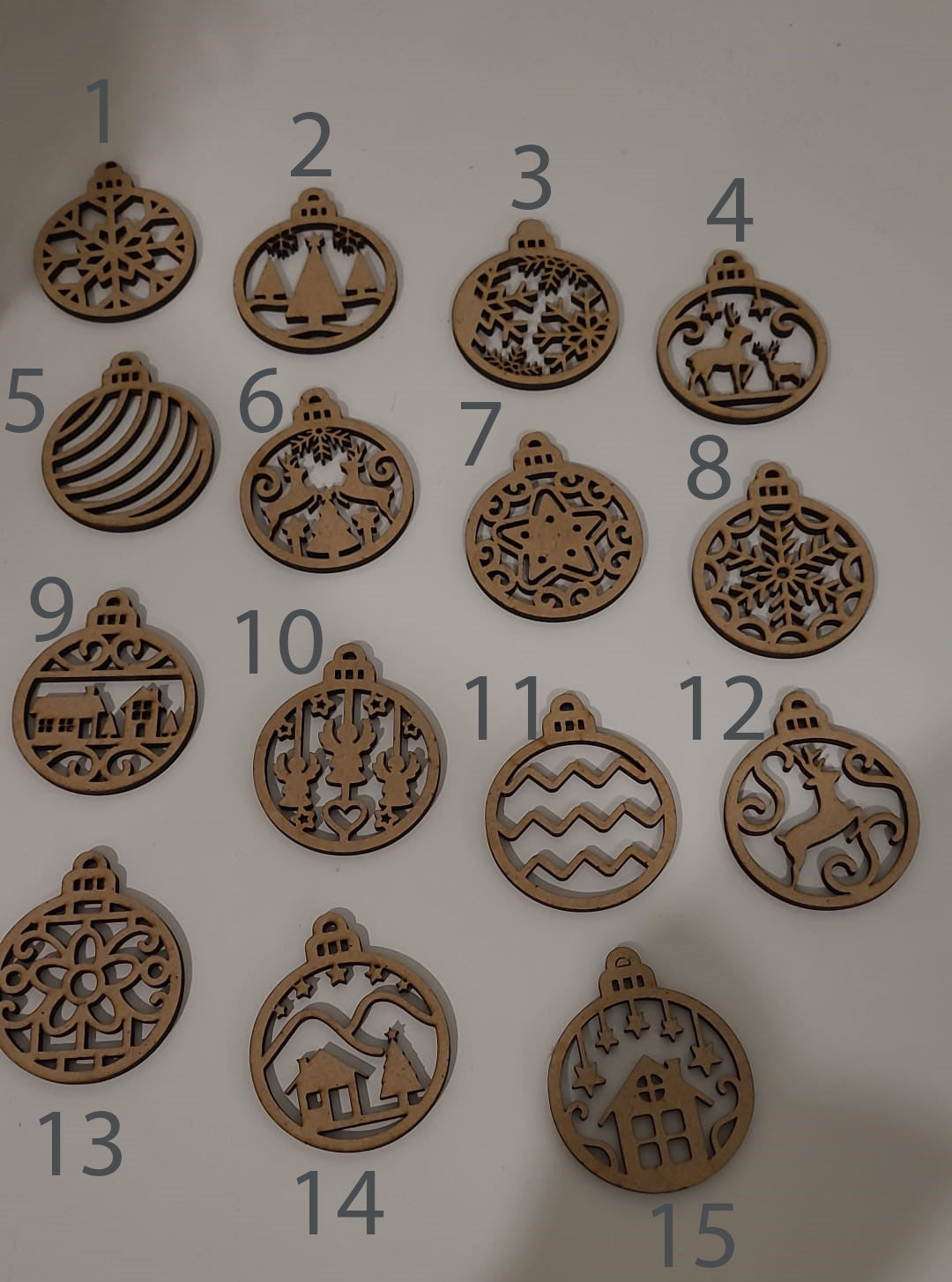 Exquisite Laser-Cut Weihnachtskugel-Kollektion in Geschenkbox